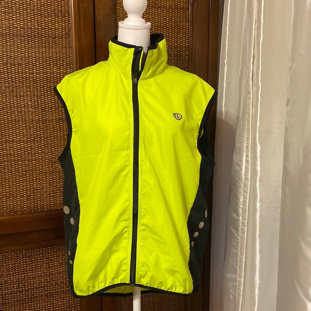 Cycling wind shell